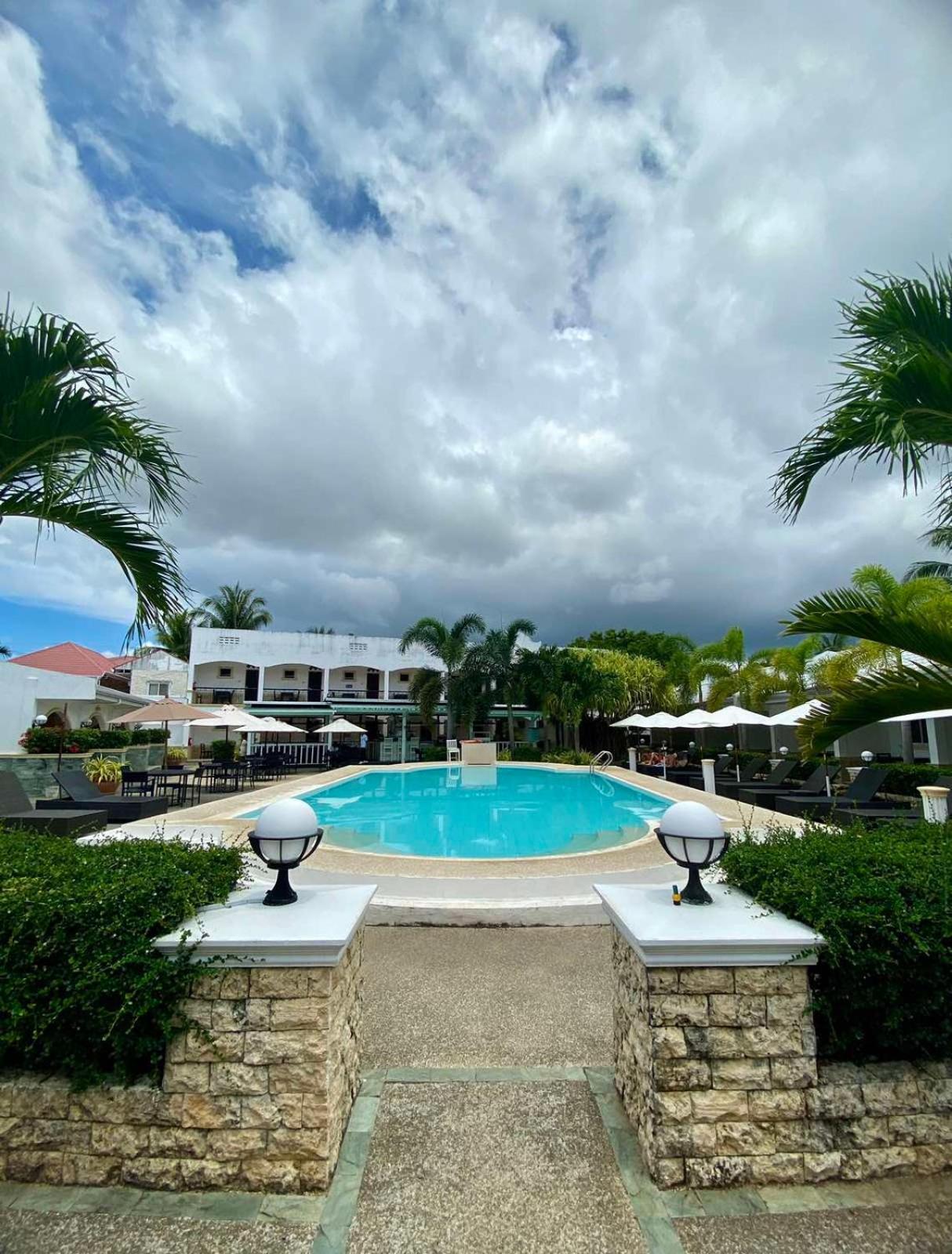 Panglao Regents Park Resort Dış mekan fotoğraf